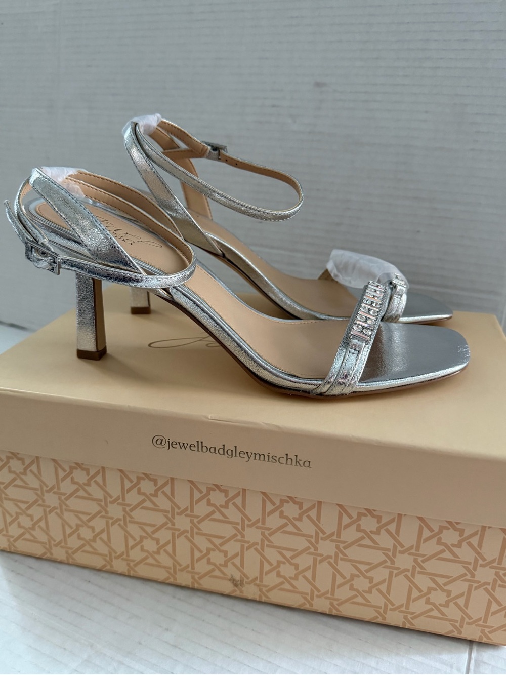 New Jewel Badgley Mischka Veronika Embellished Evening silver Sandals heels 9